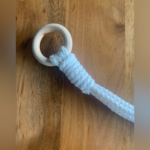 leather plant hangers Custom-made on Vancouver island. Holds 6 to 8 inch pot. - Picture 6 of 12